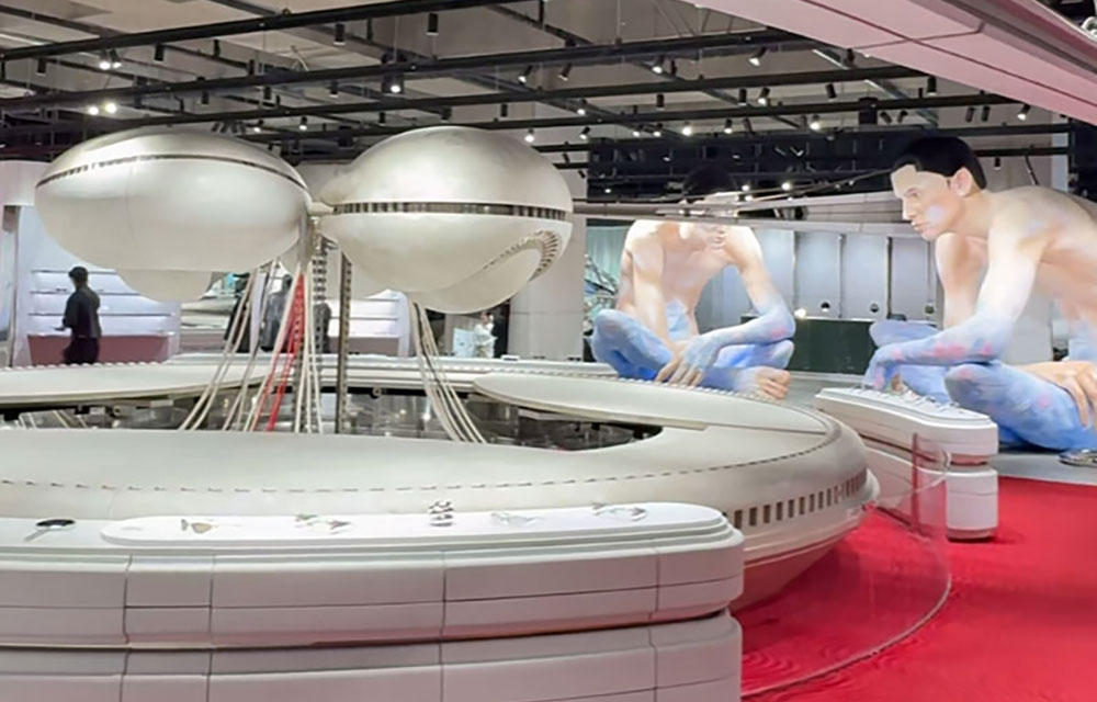 โชว์รูมสินค้าแบบ Experience Retail งาน Installation Art และตู้โชว์โลหะ