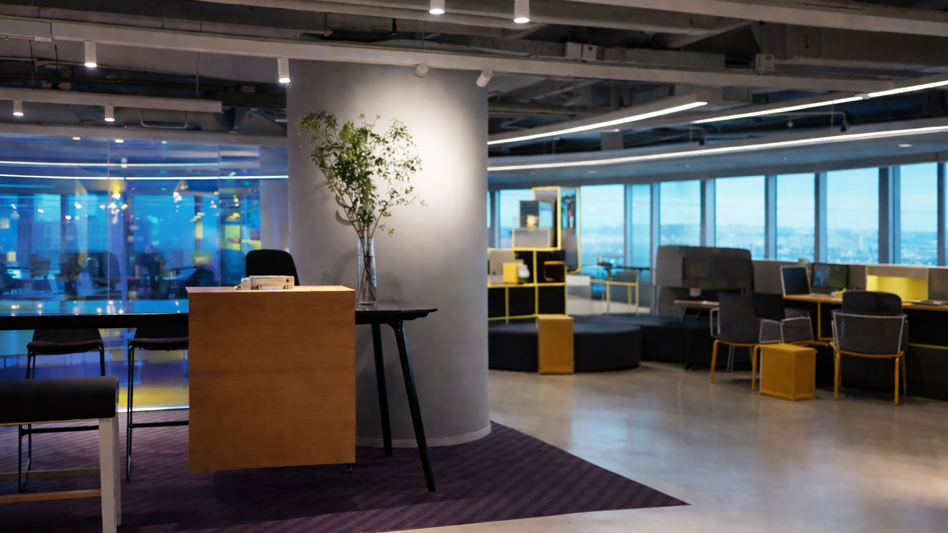 ออฟฟิศ Rasa Two พื้นที่ทำงานแบบ Open Plan ระบบไฟกันสะท้อนและการเดินสาย LAN ในห้อง Server