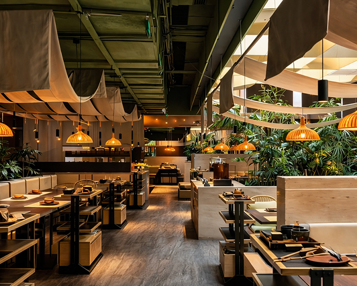 ก่อสร้างตกแต่งร้านอาหาร งานโซนที่นั่งและระบบไฟกันแสงสะท้อน