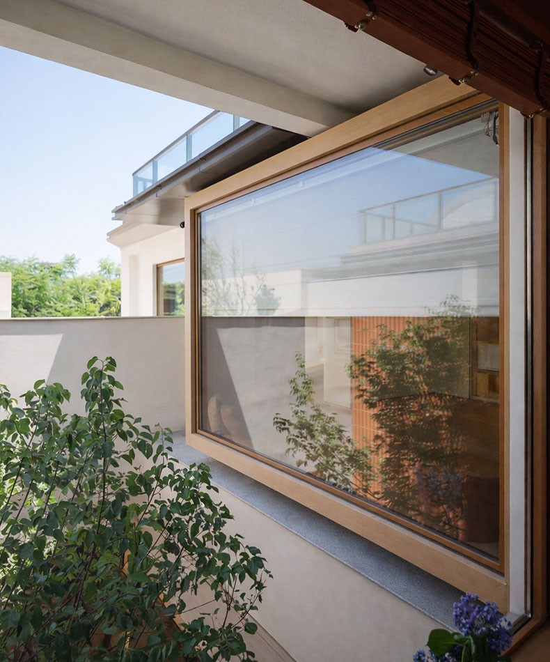 สถาปัตยกรรมภายนอกบ้านสร้างเอง งานกระจกบานใหญ่และระบบกันซึมระเบียง