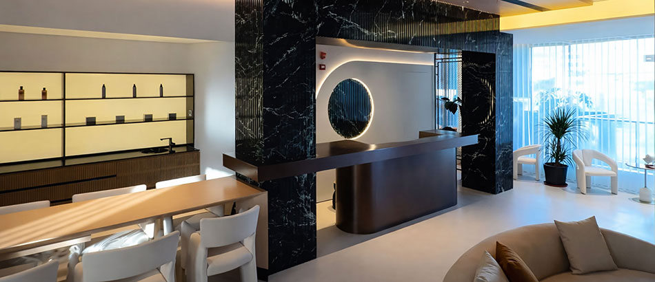 ตกแต่งคอนโด โซนครัวแพนทรี่ฝรั่งและไอส์แลนด์หินอ่อน